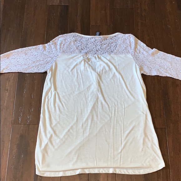 Torrid Size 2 Lace Tunic - Picture 3 of 3